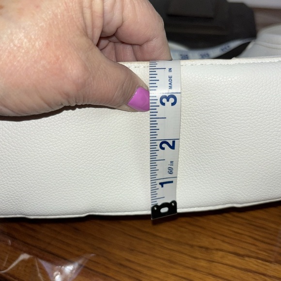 The tote bag Marc Jacobs medium white satchel Crossbody/purse Zipper closure EUC - Picture 7 of 7